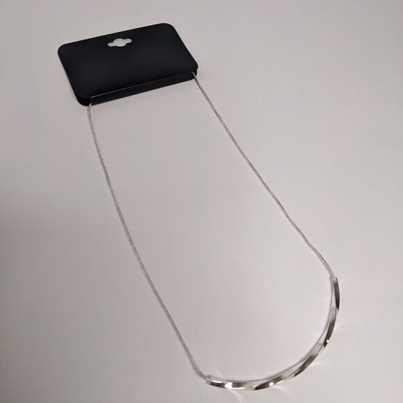 Silver Simple Twisted Bar Necklace shiny chain  curved bar formal business - Picture 2 of 2
